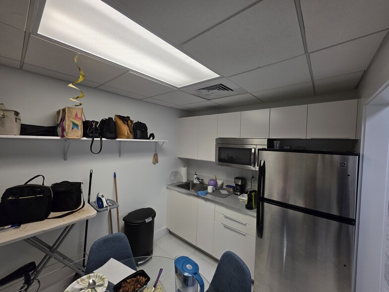 More Photos Of 10420 NW 37th Ter, Miami Warehouse For Sale