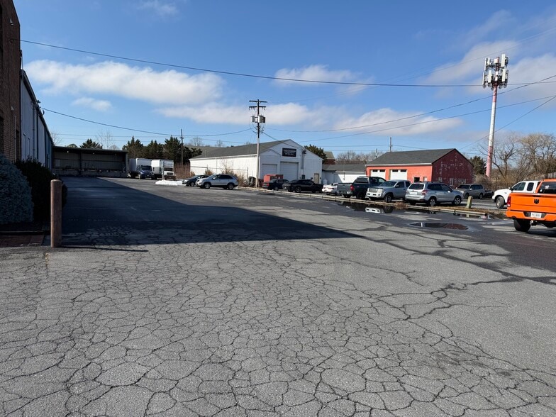 More Photos Of 2705 S Pleasant Valley Rd, Winchester Distribution For Lease