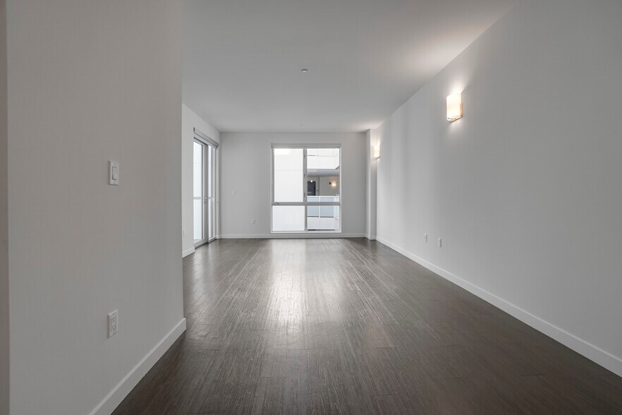 More Photos Of 525 Santa Monica Blvd, Santa Monica Apartments For Sale