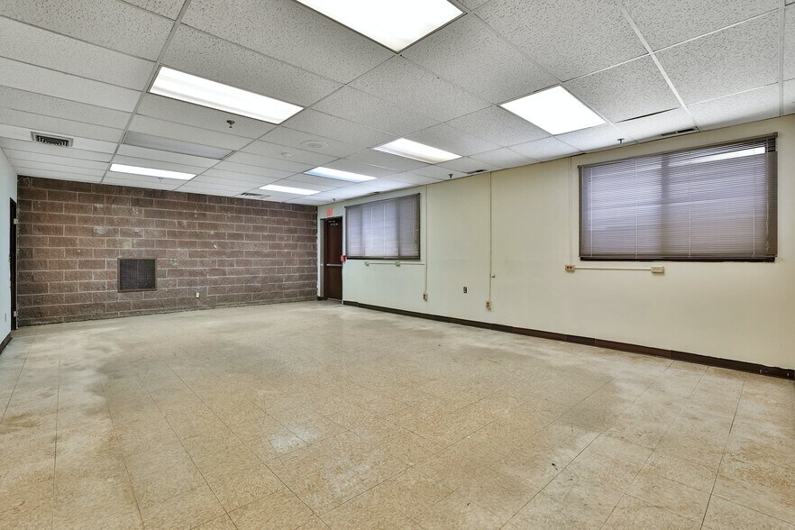 More Photos Of 50 Snake Hill Rd, West Nyack Warehouse For Lease
