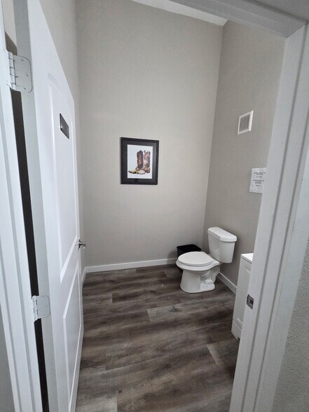 More Photos Of 11457 Dennis Rd, Dallas Apartments For Lease