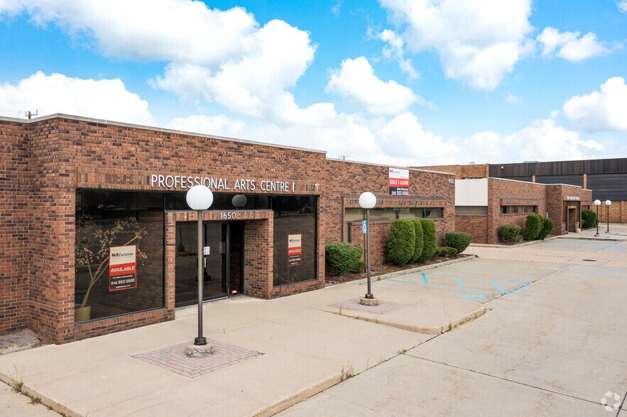 More Photos Of 1650 Fort St, Trenton Medical For Lease