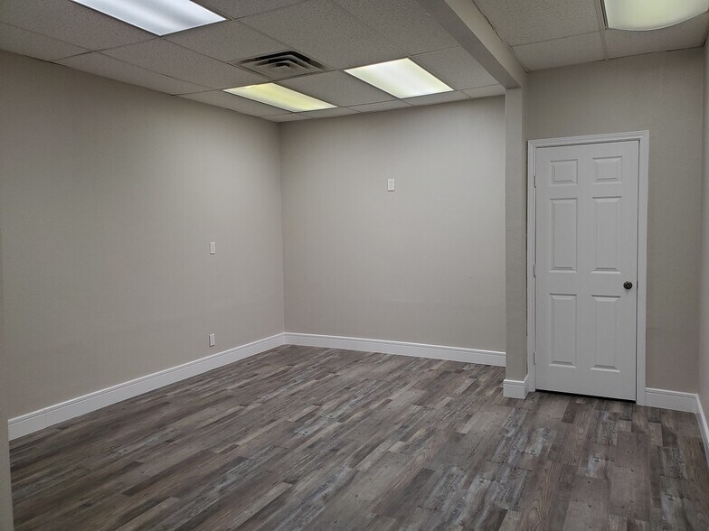 More Photos Of 2707 Bolton Boone Dr, DeSoto Medical For Sale