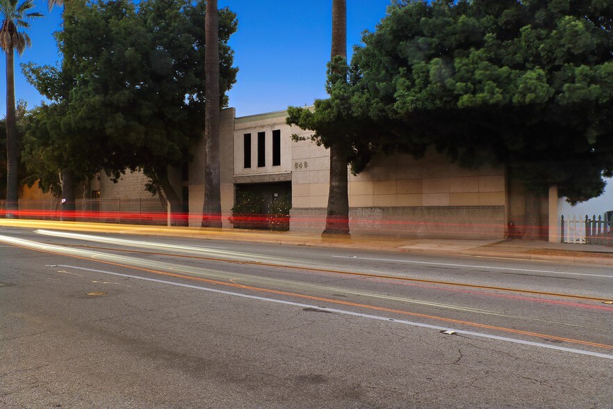 More Photos Of 848 N Fair Oaks Ave, Pasadena Manufacturing For Lease
