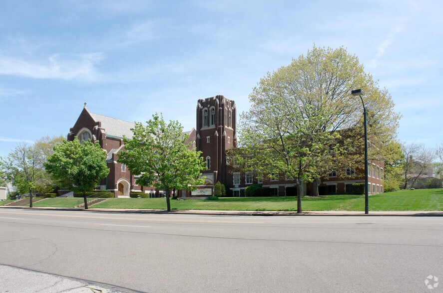 Primary Photo Of 915 N Main St, Akron Religious Facility For Lease