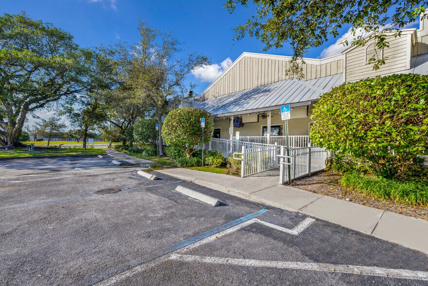 More Photos Of 401 N Federal Hwy, Deerfield Beach Restaurant For Lease