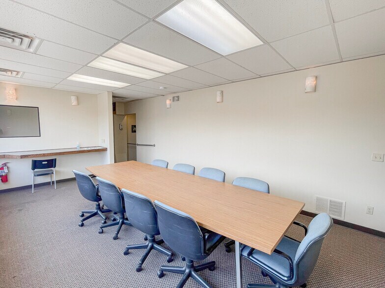 More Photos Of 2628 Central Ave NE, Minneapolis General Retail For Sale