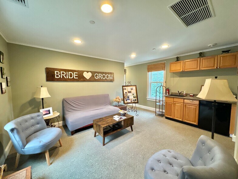 More Photos Of 370 Manor Ln, Jamesport Restaurant For Sale