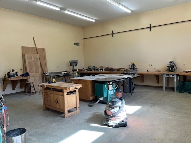 More Photos Of 310 Custer Dr, Battle Creek Medical For Lease