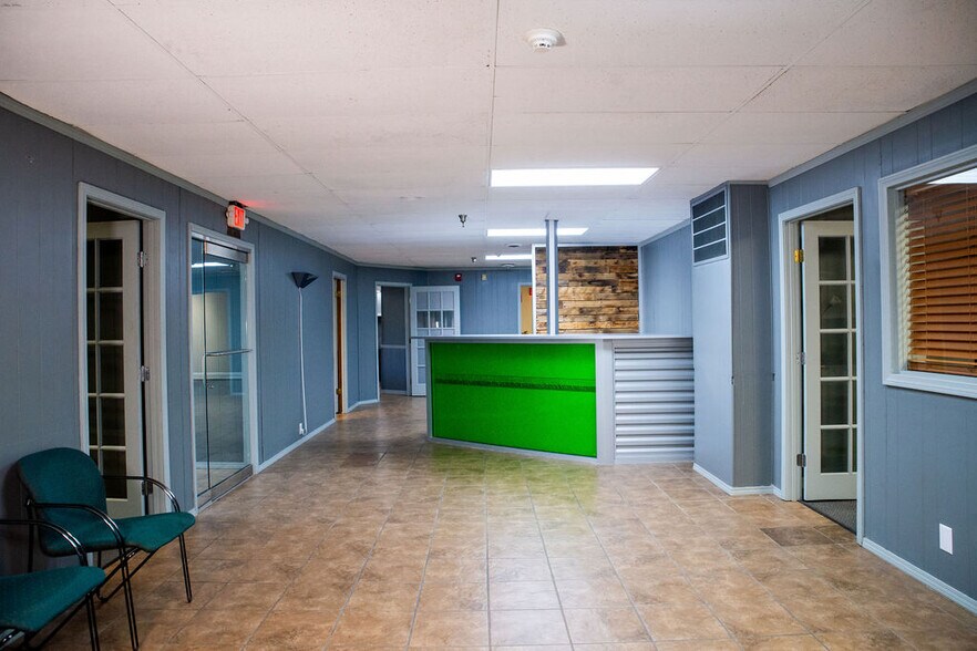 More Photos Of 1630 N Eldon Ave, Springfield Unknown For Lease