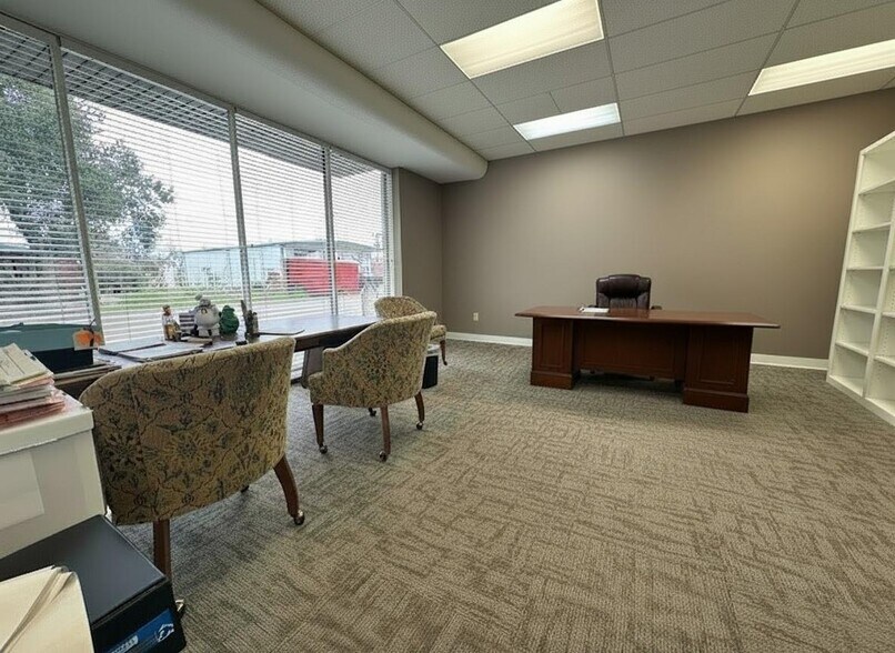 More Photos Of 221 N Houston St, Wharton Office For Sale
