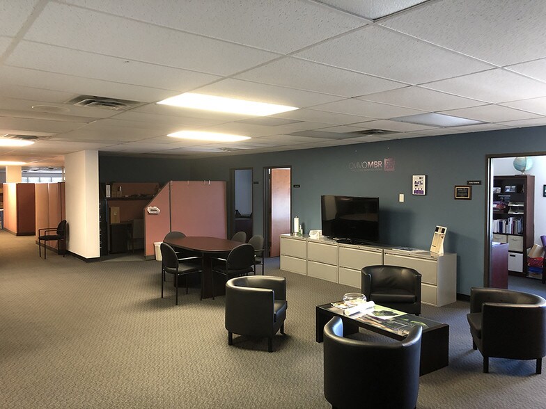 More Photos Of 2404 Rutland Dr, Austin Office For Lease