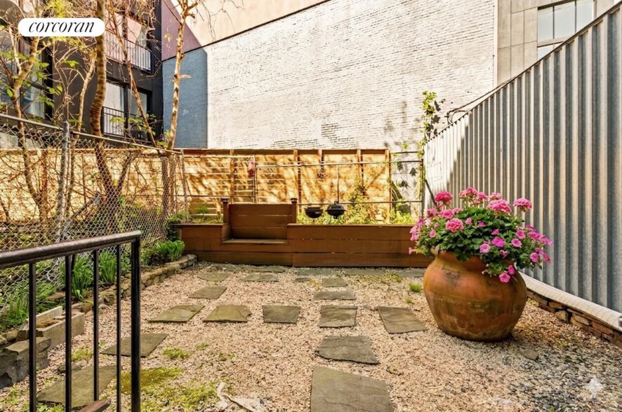 More Photos Of 692 Washington Ave, Brooklyn Storefront Retail Residential For Sale