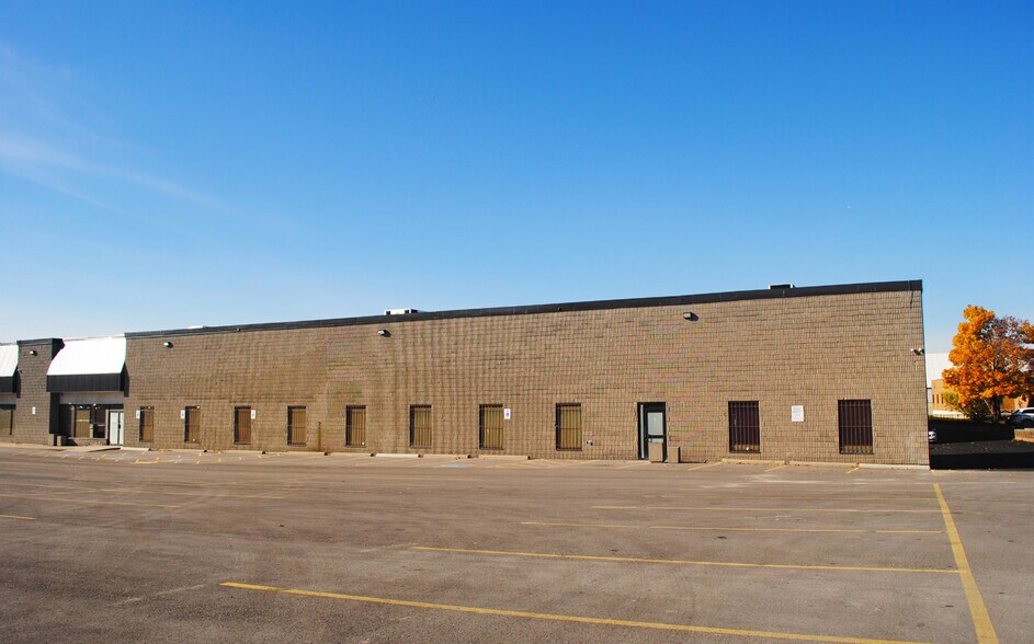 More Photos Of 3701-3731 Chesswood Dr, Toronto Office For Lease