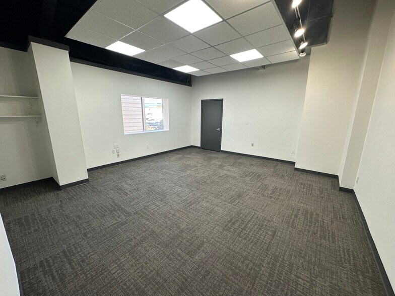 More Photos Of 5712 Val Verde St, Houston Loft Creative Space For Sale