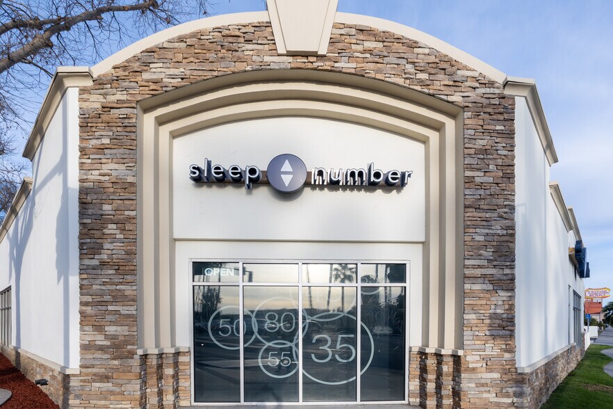 More Photos Of 13551-13553 Whittier Blvd, Whittier Freestanding For Lease