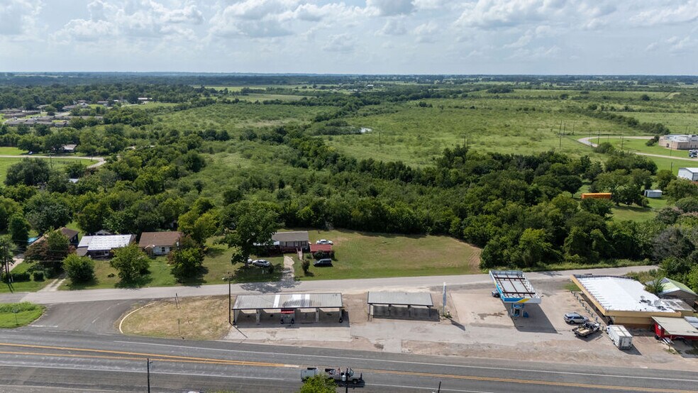 More Photos Of 617 N Ellis St, Groesbeck Carwash For Sale