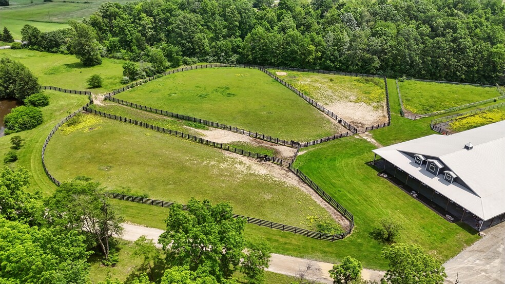 More Photos Of 14743 Leesburg Rd, Fort Wayne Specialty For Sale