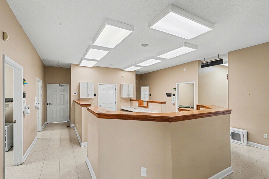 More Photos Of 208 W Salisbury St, Asheboro Medical For Lease