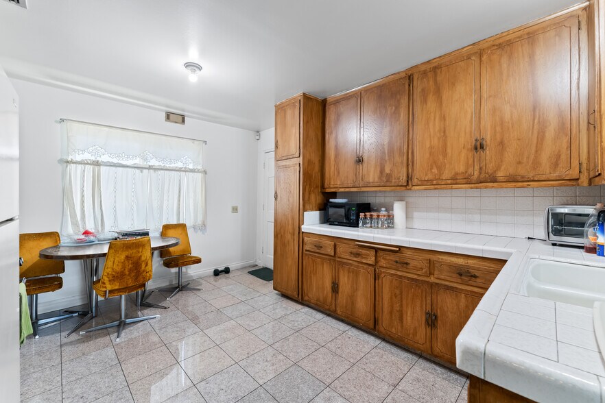 More Photos Of 645 Giano Ave, La Puente Warehouse For Sale