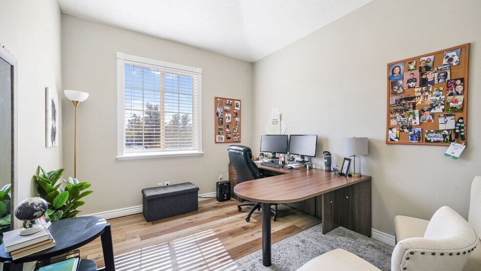 More Photos Of 891 W Baxter Dr, South Jordan Office For Sale