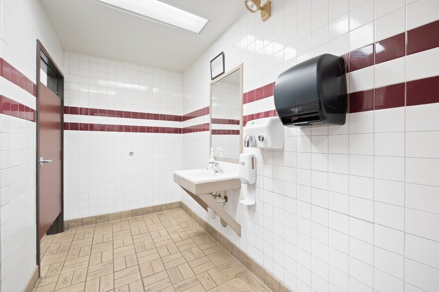 More Photos Of 120 Kapp St, Dobson General Retail For Sale