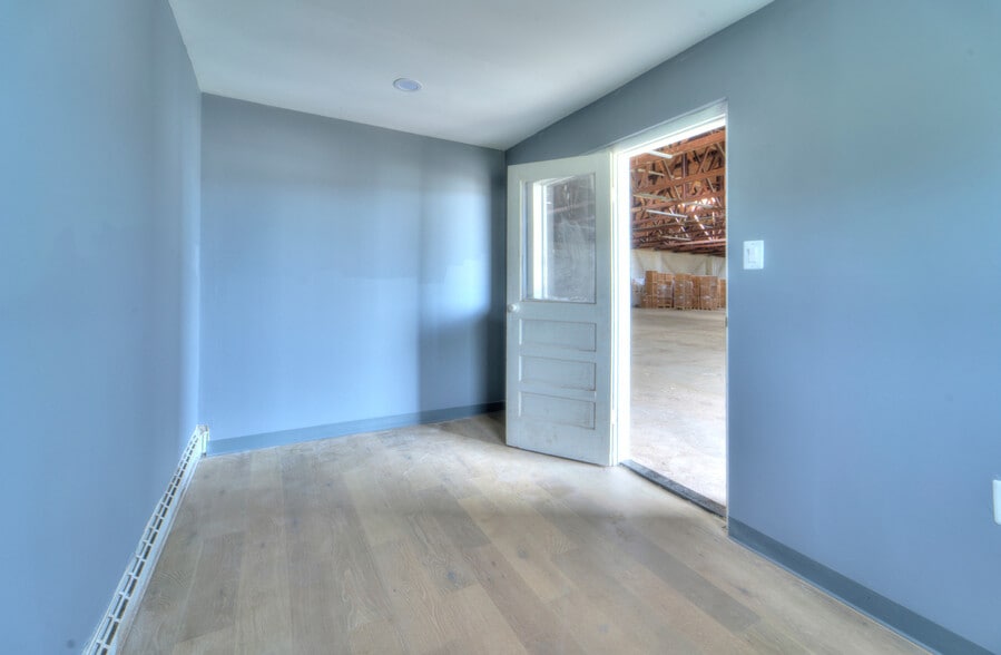 More Photos Of 110 McCauley Dr, Timberville Warehouse For Sale