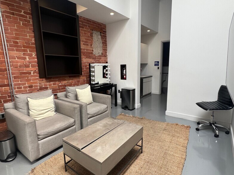 More Photos Of 1138-1148 N Western Ave, Los Angeles Loft Creative Space For Lease