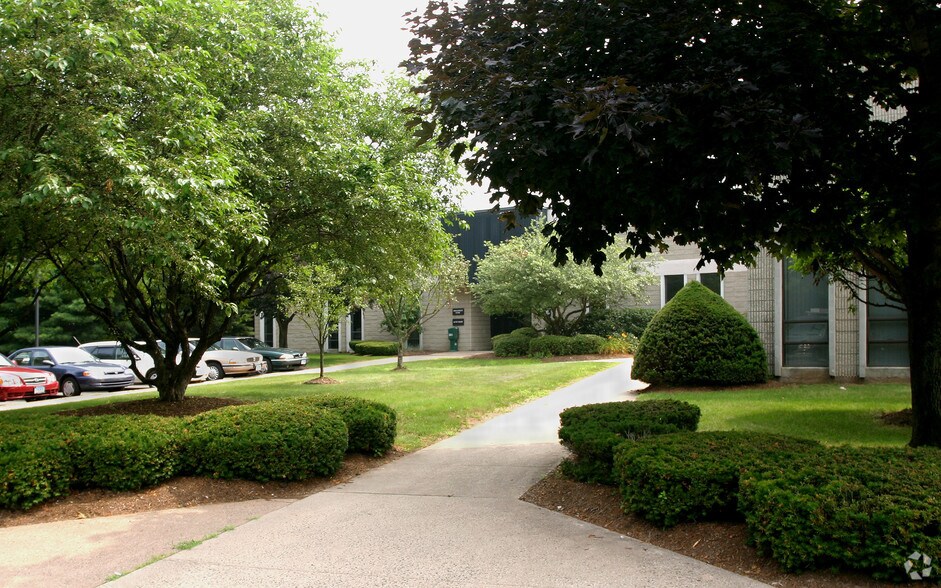 More Photos Of 51 Belamose Ave, Rocky Hill Flex For Lease