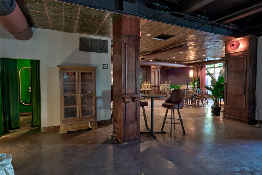 More Photos Of 369 N Palm Canyon Dr, Palm Springs Restaurant For Lease