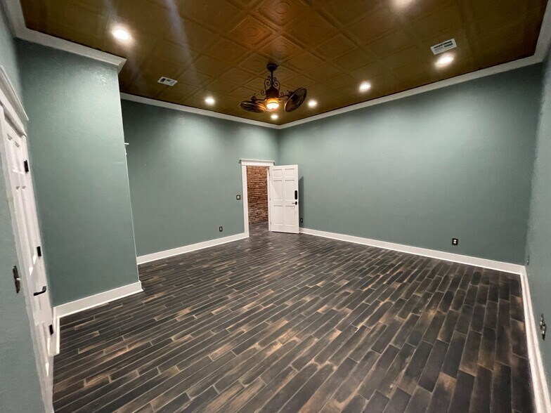 More Photos Of 9 W Main St, Ardmore Office For Sale