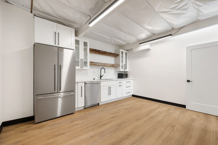 More Photos Of 5731 Palmer Way, Carlsbad Research And Development For Lease