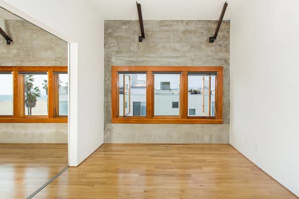 More Photos Of 8 Brooks Ave, Venice Apartments For Lease