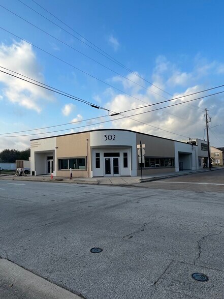 More Photos Of 302 W Defee Ave, Baytown Specialty For Sale