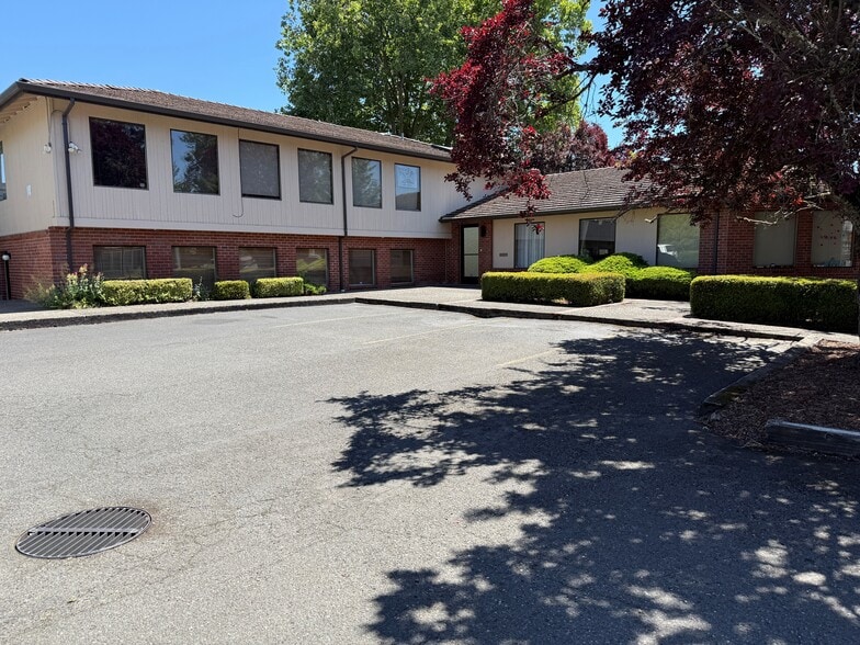Primary Photo Of 510 NE Roberts Ave, Gresham Medical For Lease