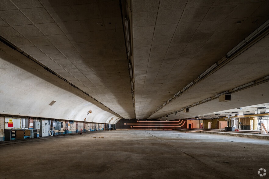 More Photos Of 3220 Stanton St, Springfield Storefront For Sale