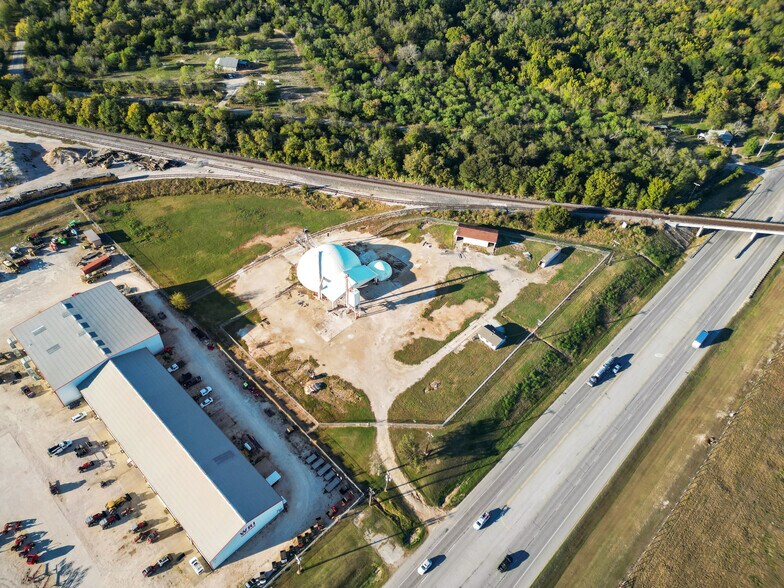 More Photos Of 6232 W State Highway 21, Bryan Warehouse For Lease