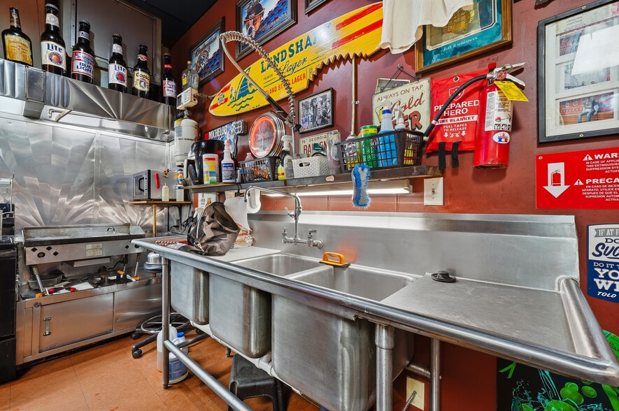 More Photos Of 212 20th St, Huntington Storefront Retail Residential For Sale