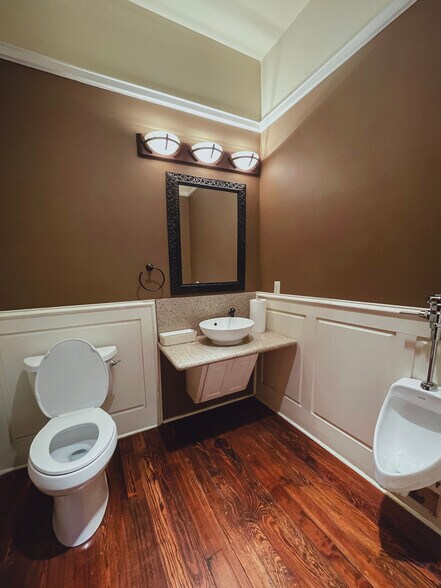 More Photos Of 506 W 14th St, Austin Office Residential For Lease