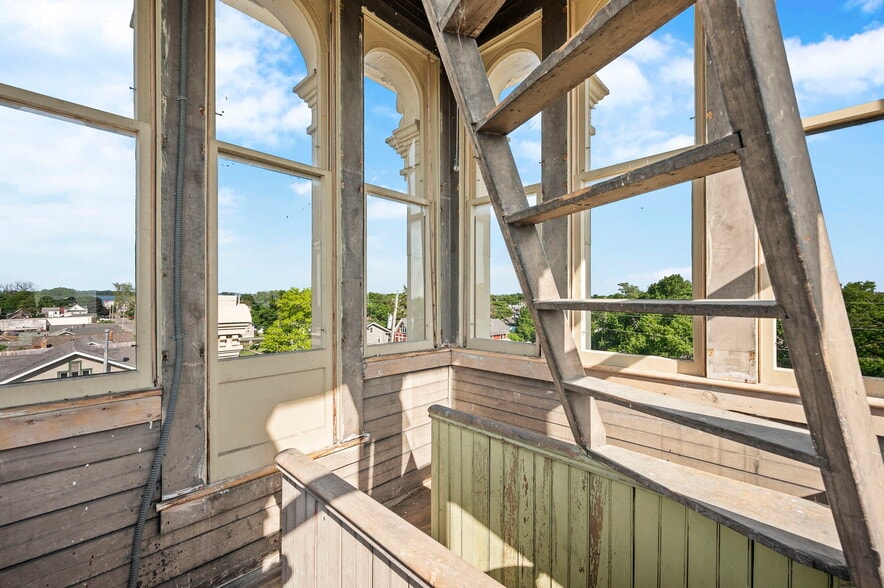 More Photos Of 403 E Adams St, Sandusky Hospitality For Sale