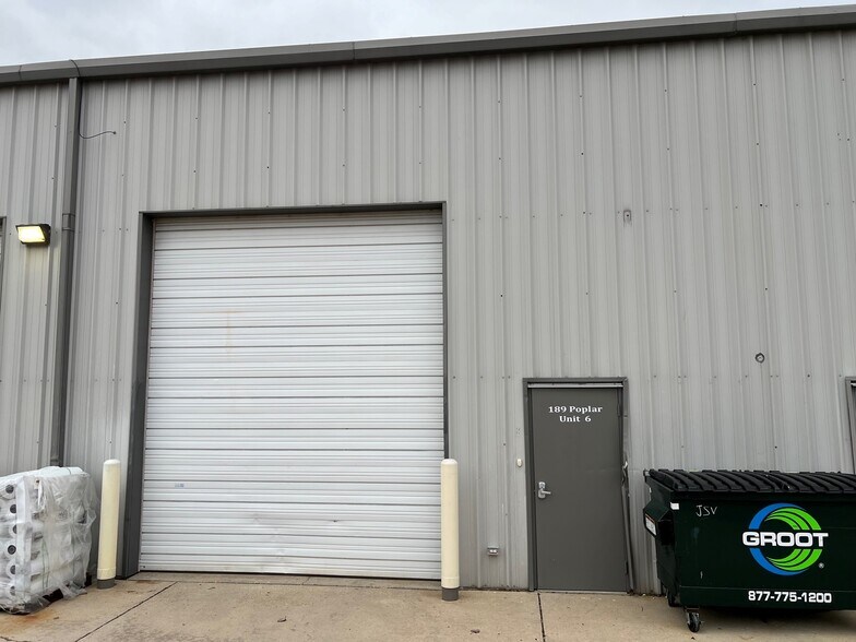 More Photos Of 189 Poplar Pl, North Aurora Warehouse For Lease
