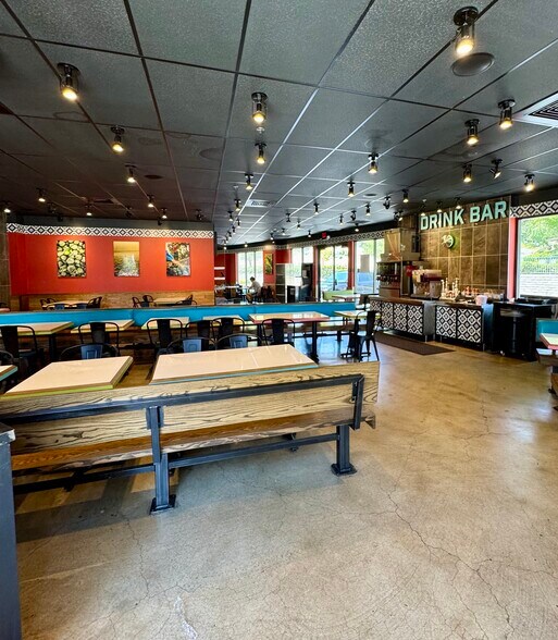 Primary Photo Of 595 N Moorpark Rd, Thousand Oaks Freestanding For Lease
