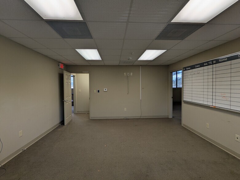 More Photos Of 7945 Eastex Fwy, Beaumont Office For Sale