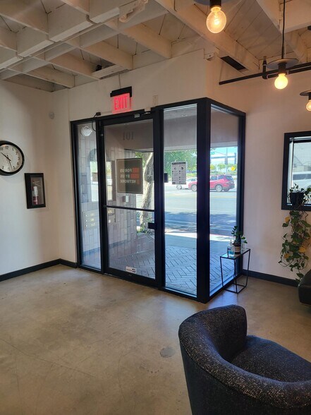 More Photos Of 3000 N Hollywood Way, Burbank Office For Lease