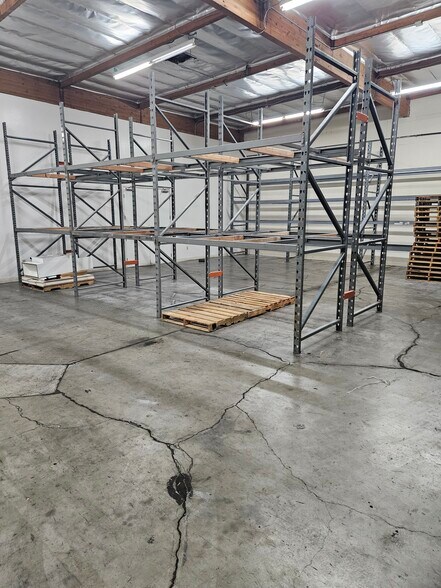 More Photos Of 19521 Business Center Dr, Northridge Warehouse For Lease