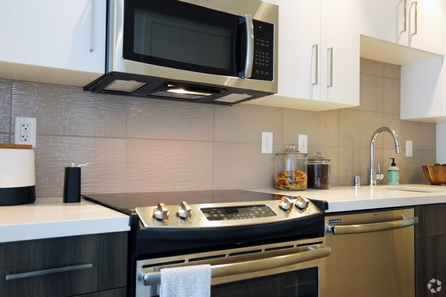 More Photos Of 424 W Pico Blvd, Los Angeles Apartments For Lease
