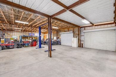 More Photos Of 10550 Brinkmeyer Rd, Needville Flex For Sale