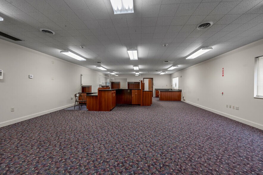 More Photos Of 250 Crossfield Dr, Versailles Industrial For Lease