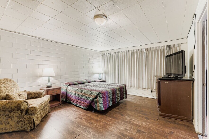 More Photos Of 9600 W Colfax Ave, Lakewood Hotel For Sale