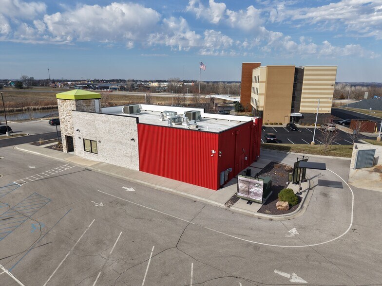 More Photos Of 335 E Russell Ave, Warrensburg Fast Food For Sale